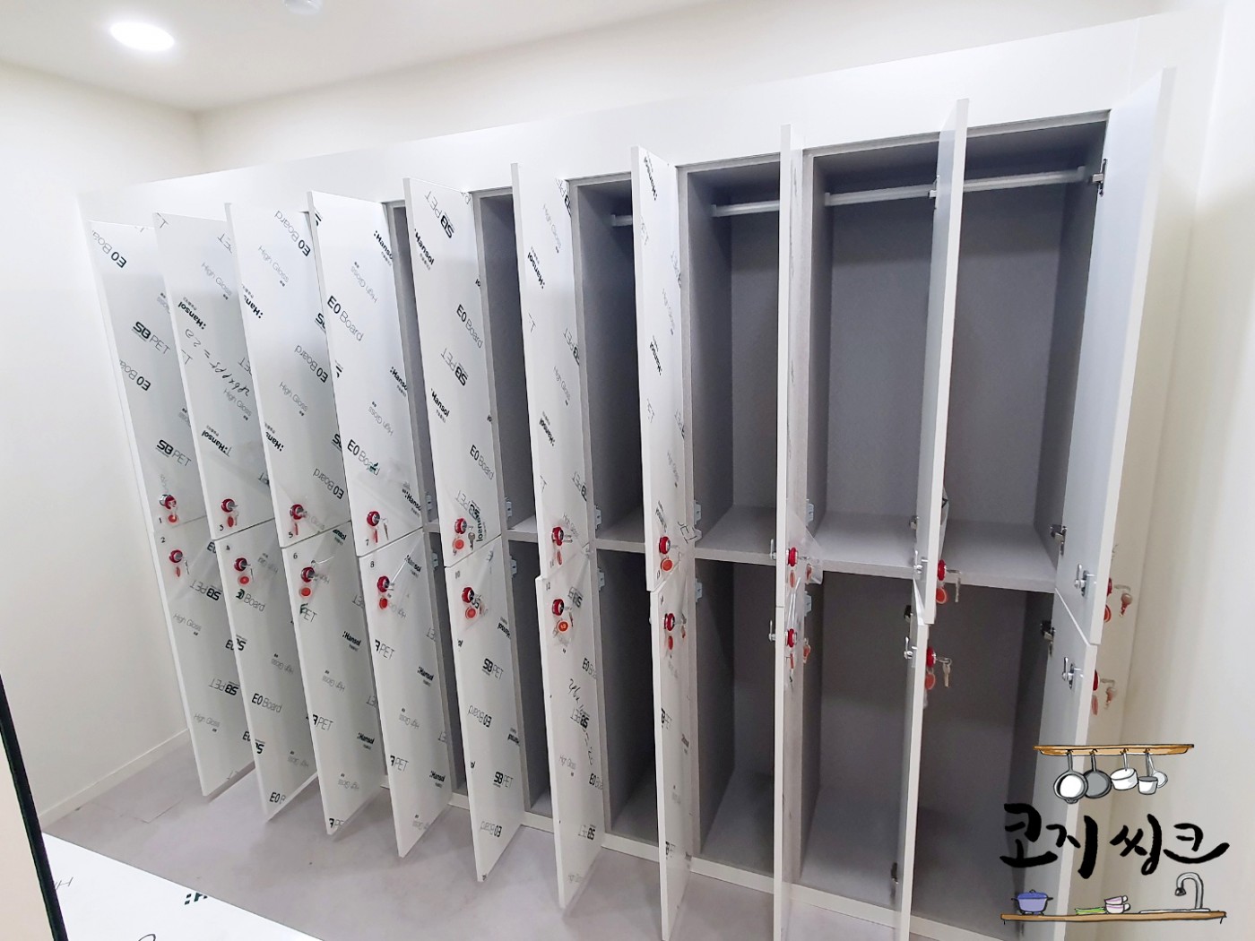 헬스장 목욕탕 수영장 사우나 락커장 수건수납장 시공 이미지 2