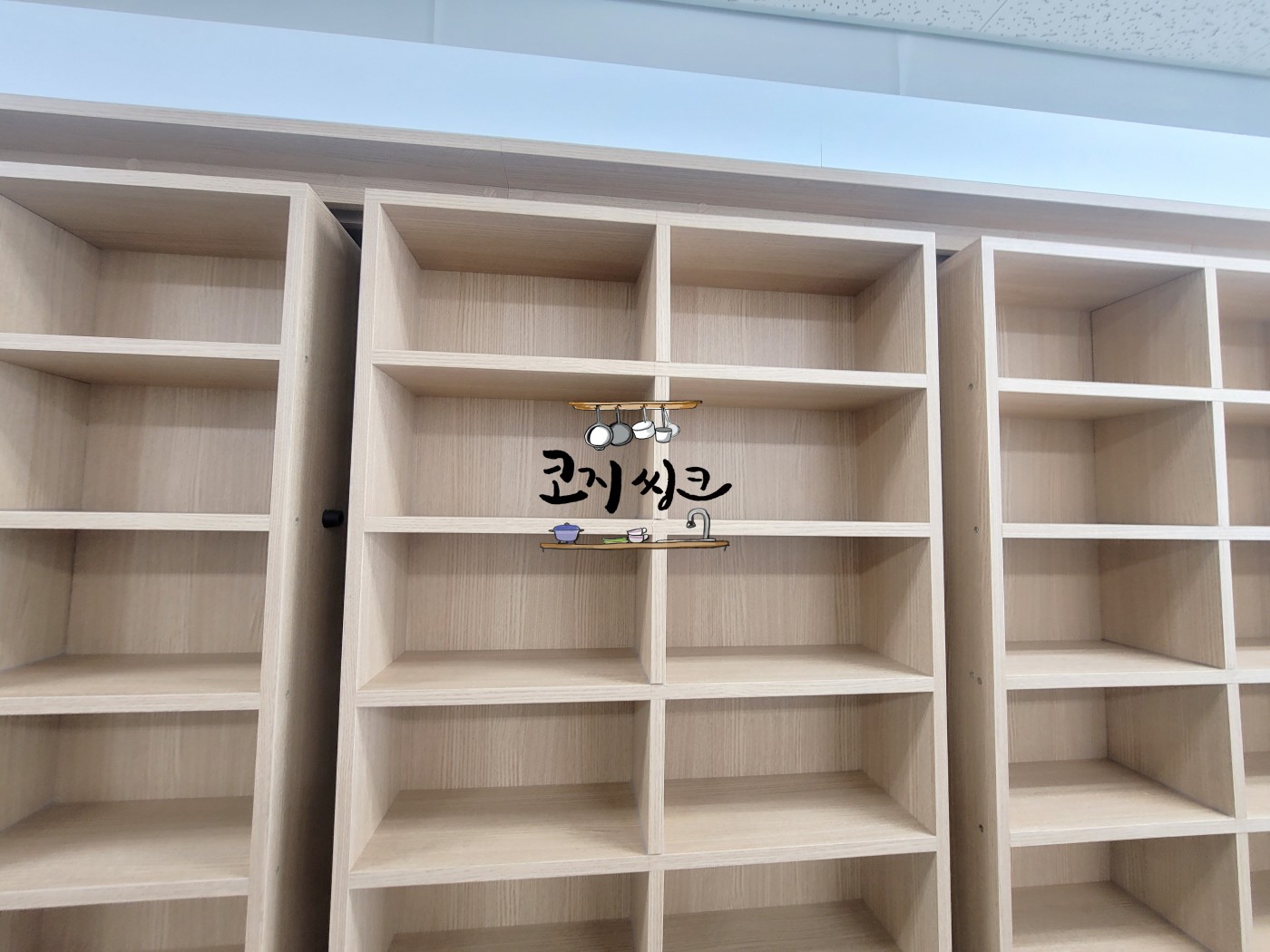 사무실 슬라이딩 레일 이중 수납장 시공 이미지 3